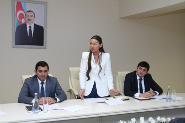 Səbail Rayon İcra Hakimiyyətində rəqəmsal inkişaf və idarəetmənin elektronlaşdırılmasına dair müşavirə keçirilib