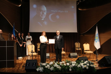 Beynəlxalq Muğam Mərkəzində Ümummilli Lider Heydər Əliyevin anadan olmasının 103-cü ildönümünə həsr olunmuş tədbir keçirilmişdir