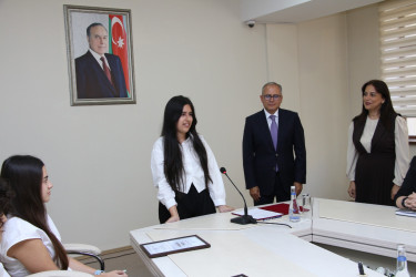 Səbail rayonunda qəbul imtahanında yüksək bal toplayan məzunlarla görüş keçirilib