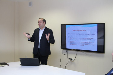 Səbail Rayon İcra Hakimiyyətində “Dövlət qulluqçularının xidməti fəaliyyətinin qiymətləndirilməsi” mövzusunda təlim keçirilib