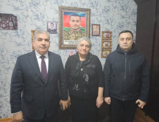 Şəhidlərin ailə üzvləri 31 dekabr - Dünya Azərbaycanlılarının Həmrəylik Günü və Yeni il münasibətilə ziyarət olunub