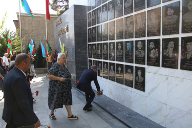 27 sentyabr - Anım Günü ilə bağlı Badamdar qəsəbəsində “Şəhidlər abidəsi” ziyarət edilmişdir