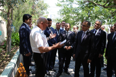 Rayon İcra Hakimiyyətinin başçısı Bibiheybət yolu ünvanında sakinlərlə görüş keçirib