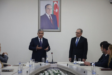 Rayon İcra Hakimiyyətinin başçısı Vuqar Zeynalov RİHBA-nın sektor müdiri Qabil Vahidovu yubileyi münasibətilə təbrik etmişdir