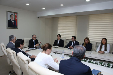 Rayon İcra Hakimiyyətinin başçısı Vuqar Zeynalov RİHBA-nın sektor müdiri Qabil Vahidovu yubileyi münasibətilə təbrik etmişdir