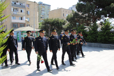“2 İyul - Azərbaycan Polisi Günü” ilə əlaqədar "Şəhidlər" abidə kompleksi ziyarət olunmuşdur