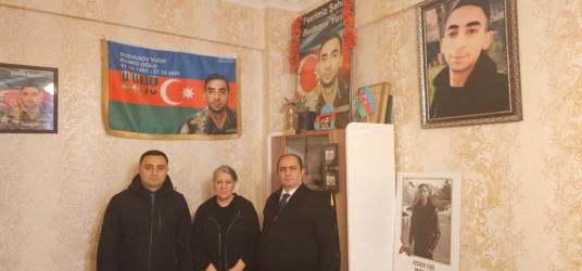 Şəhidlərin ailə üzvləri 31 dekabr - Dünya Azərbaycanlılarının Həmrəylik Günü və Yeni il münasibətilə ziyarət olunub